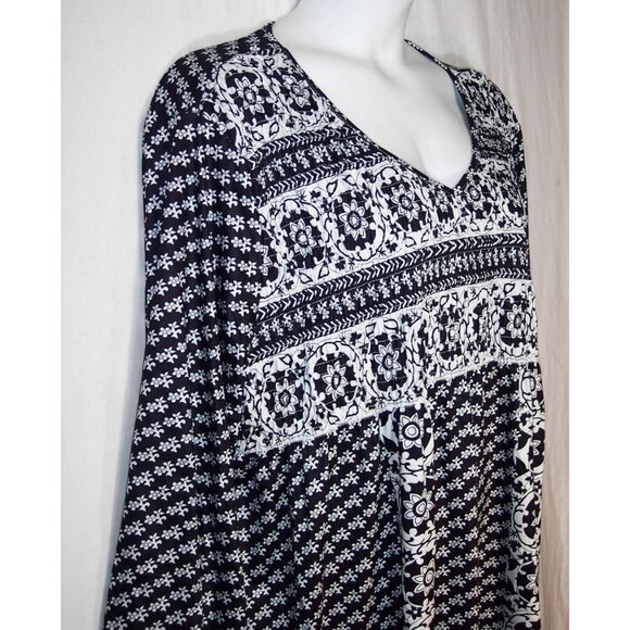 Black & White 6X Tunic Top Empire Waist 3/4 sleeve V-Neck Measures To Be 3X/4X - Picture 9 of 13